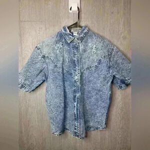Vintage Pretty Blue Acid wash jean button-down short sleeve blouse. Size S/M